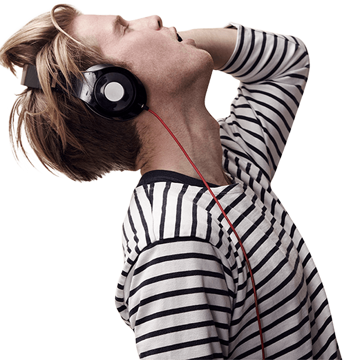 Persona che ascolta la musica